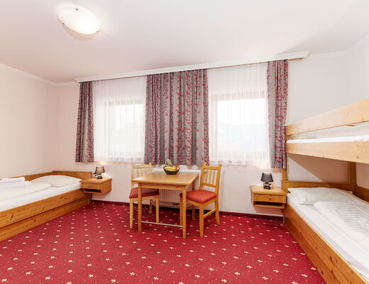 Dreibettzimmer im 4 Sterne Hotel Moser in Rohrmoos Schladming