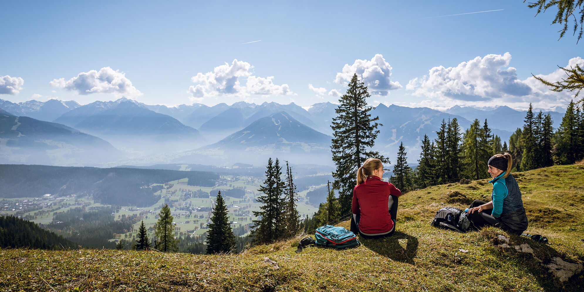 Herrlicher Blick ins Ennstal beim Wandern beim Sommerurlaub im 4 Sterne Hotel Moser in Rohrmoos Schladming