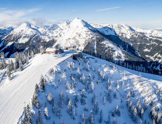 Gipfel der Hochwurzen mit bestens präparierten Piste - direkt vom Hotel auf die Piste mit Ski-In und Ski-Out beim 4 Sterne Hotel Moser in Rohrmoos Schladming