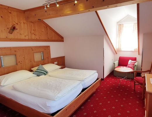 Double room with wood decor