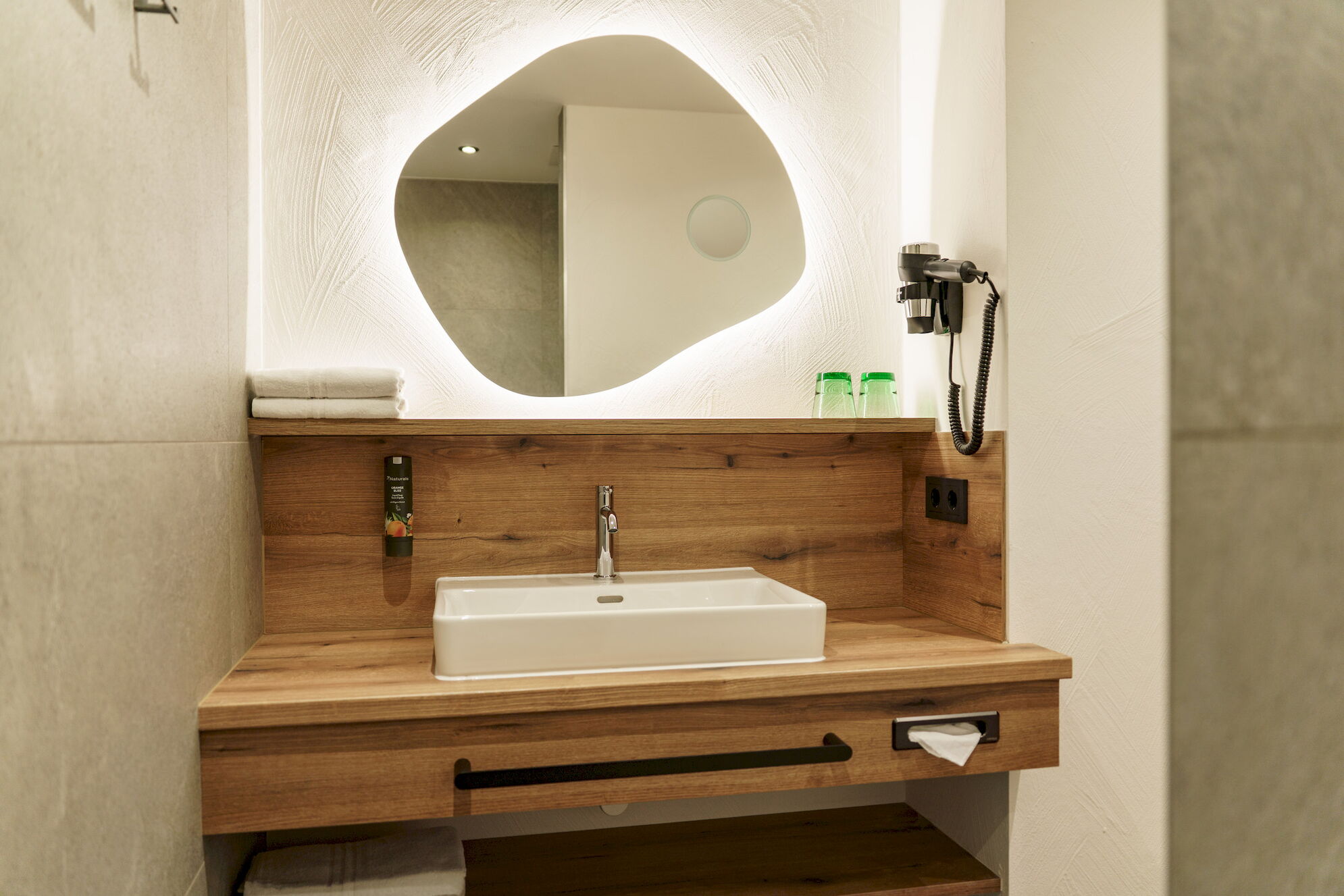 Badezimmer im Doppelzimmer Hochwurzen im 4-Sterne Hotel Moser in Rohrmoos Schladming