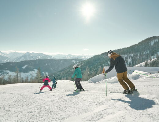 Familienskiurlaub in der Region Schladming-Dachstein beim Skiurlaub im 4 Sterne Hotel Moser in Rohrmoos Schladming