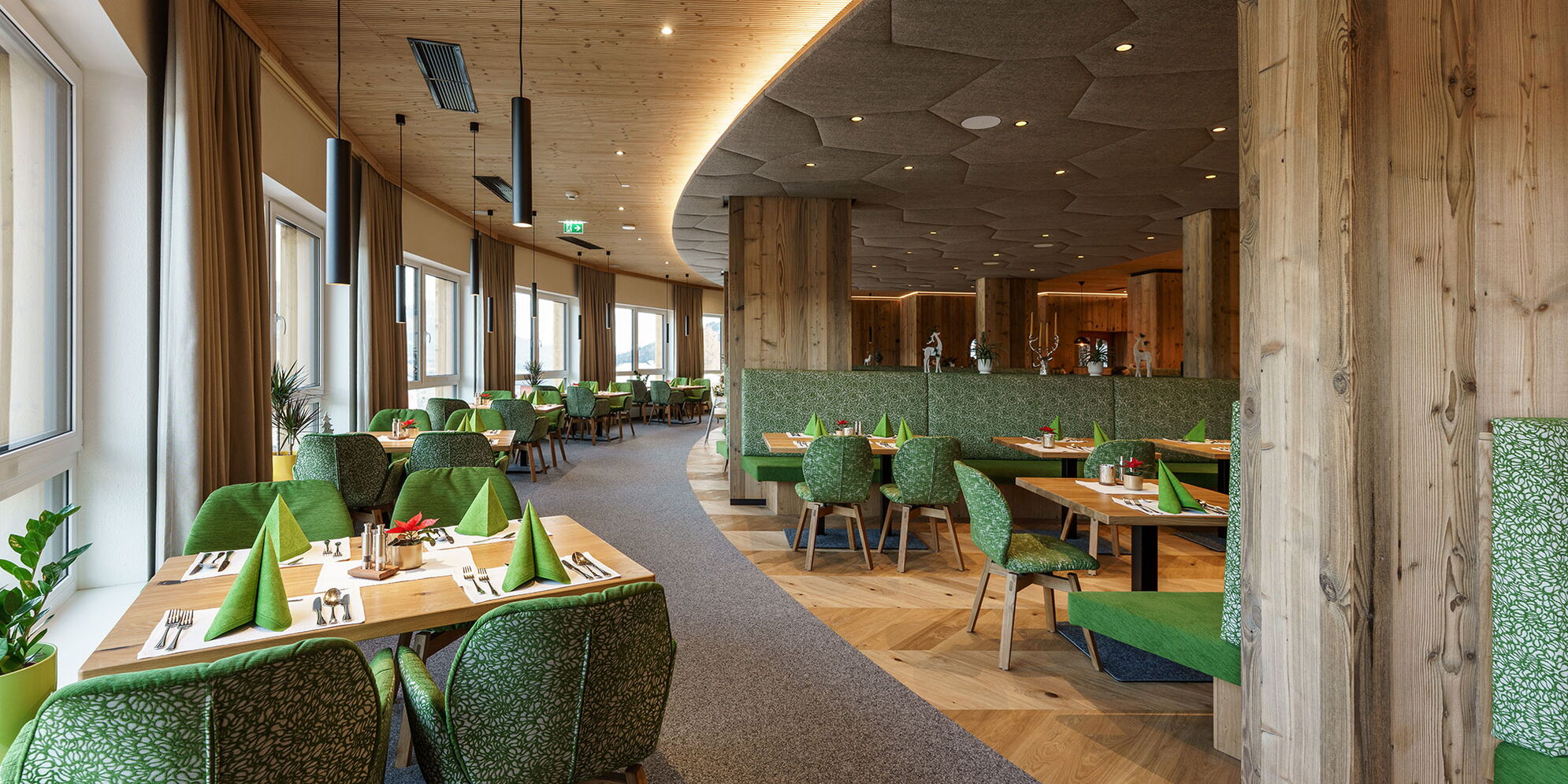 Gemütliches Restaurant mit herrlichem Ausblick im Hotel Moser in Rohrmoos Schladming