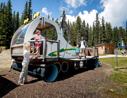 Spaß am Spielplatz auf der Planai beim Familienurlaub im 4 Sterne Hotel Moser in Rohrmoos Schladming