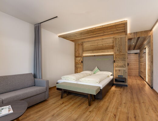 Gemütliches Doppelzimmer Hochwurzen mit viel Holz