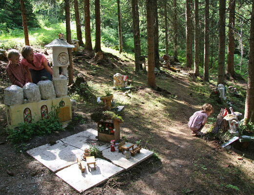 Familienwanderung mit Kinder am Schwammerlweg in Rohrmoos Schladming