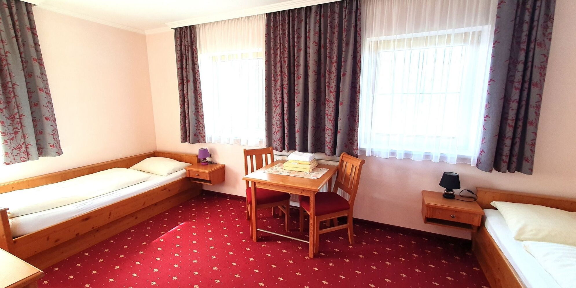 Familienzimmer mit zwei Einzelbetten im Hotel Moser in Schladming Rohrmoos