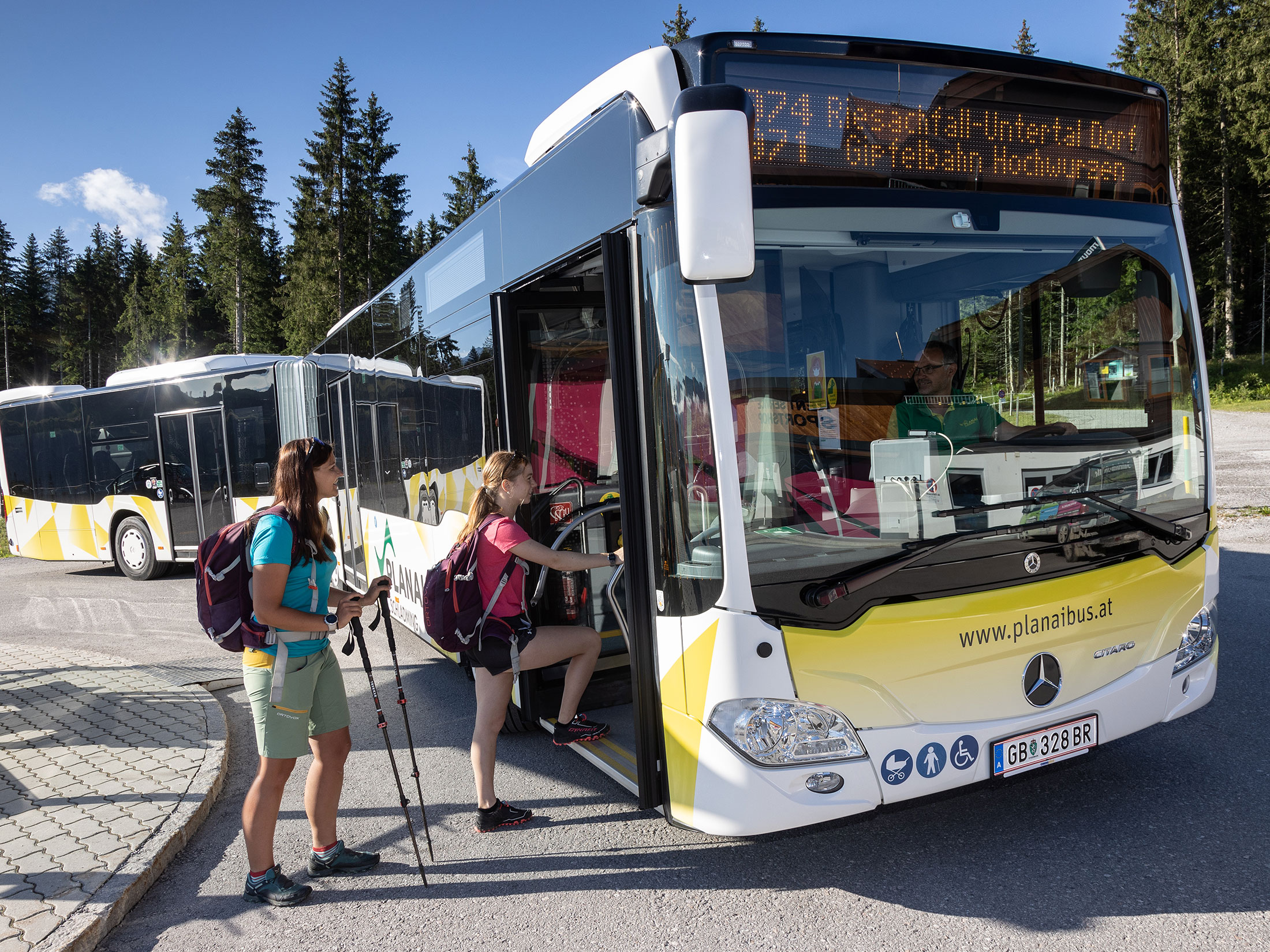 Kostenlose Nutzung der Wanderbusse in der Region Schladming-Dachstein mit der Sommercard beim Sommerurlaub im 4 Sterne Hotel Moser in Rohrmoos Schladming