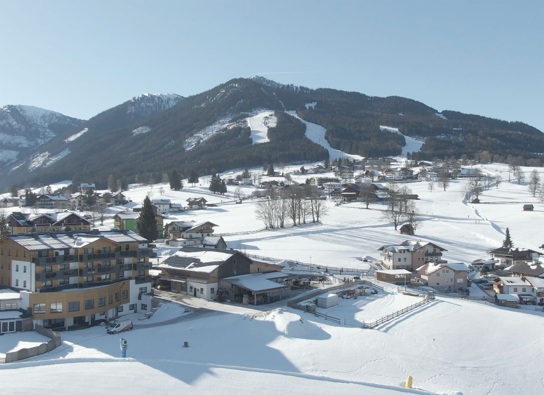Skiin und Skiout beim Skiurlaub im 4 Sterne Hotel Moser in Rohrmoos Schladming auf die Pisten der Hochwurzen